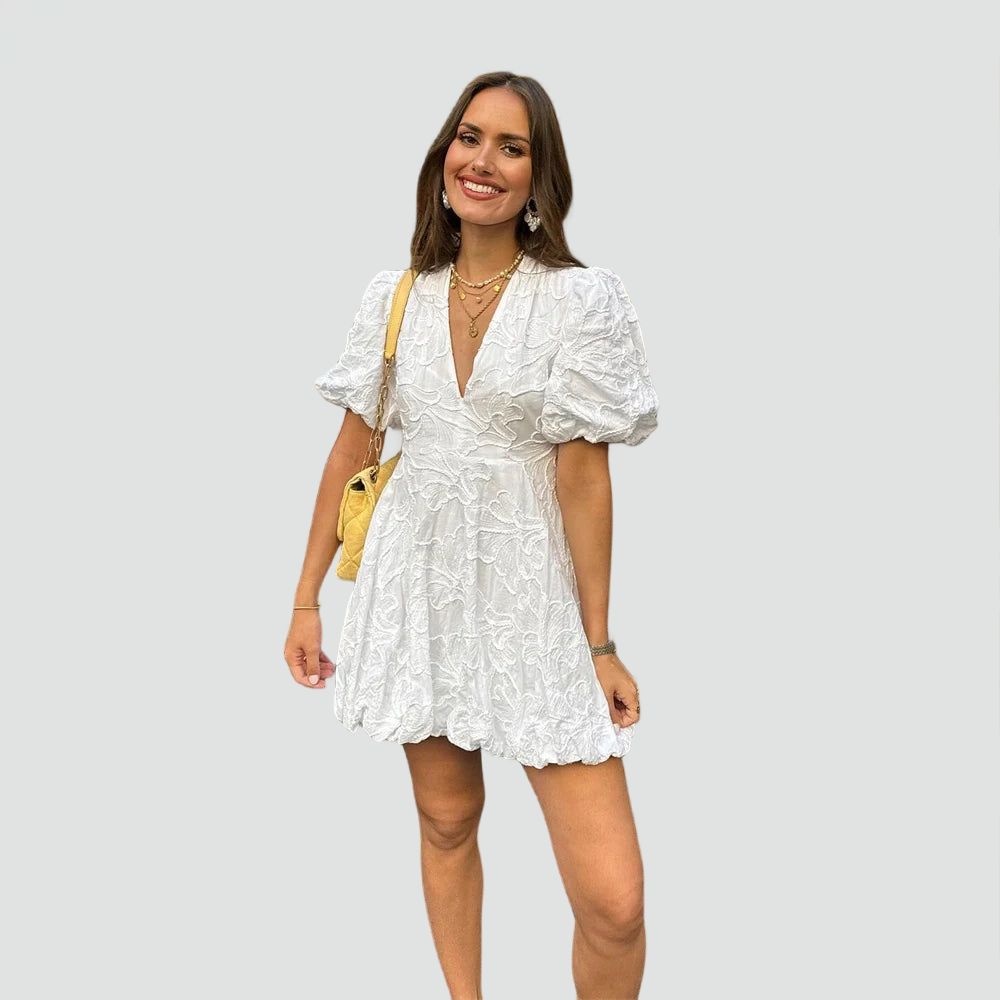Elegante Jurk Voor Vrouwen Met Flatterende Pasvorm En Hoge Halslijn