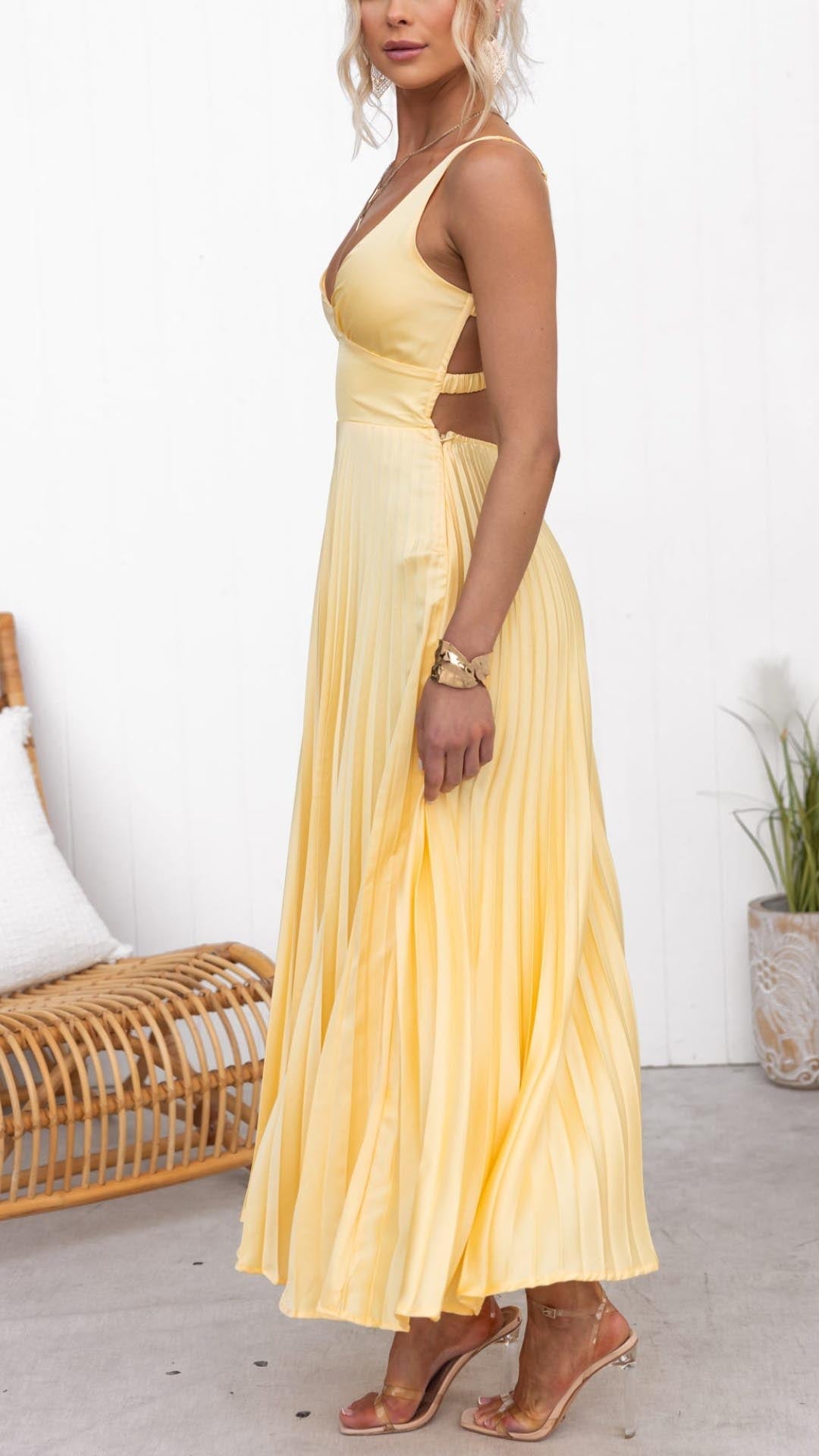 Aby | Gele Plissé V-hals Maxi jurk