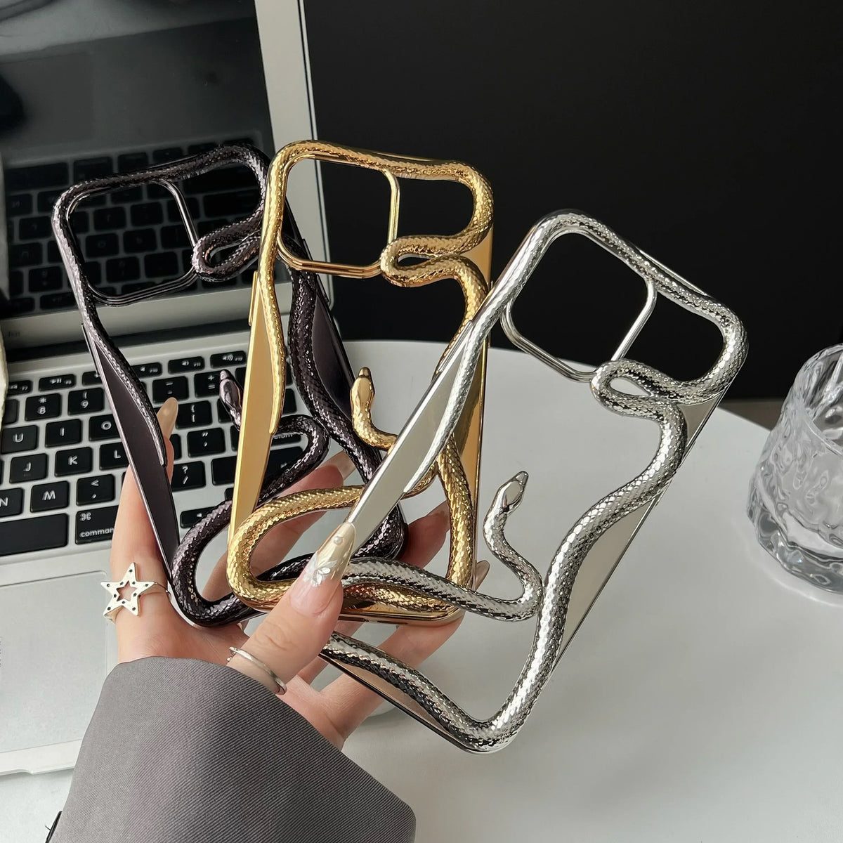 Serpentine Charm iPhone Hoes