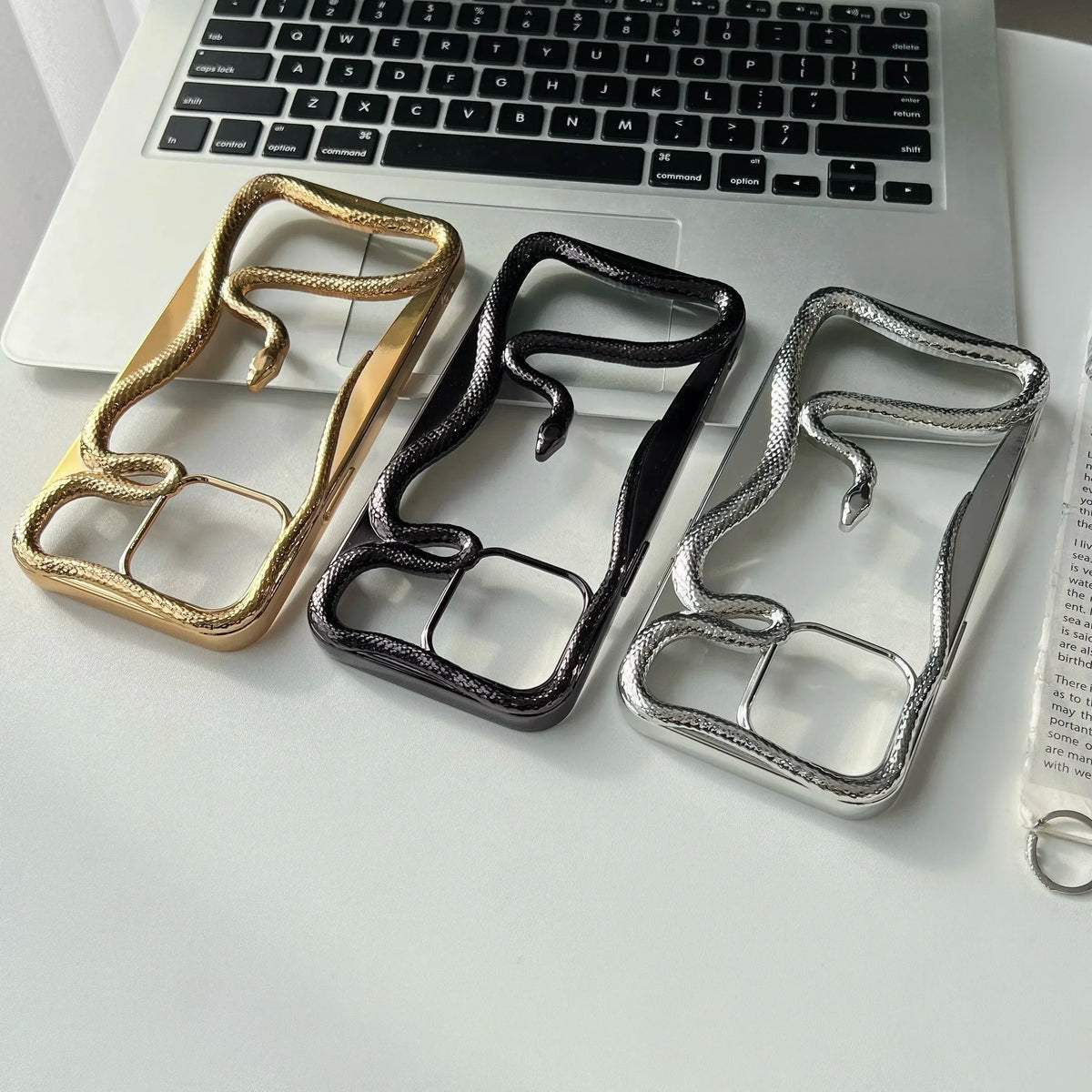 Serpentine Charm iPhone Hoes