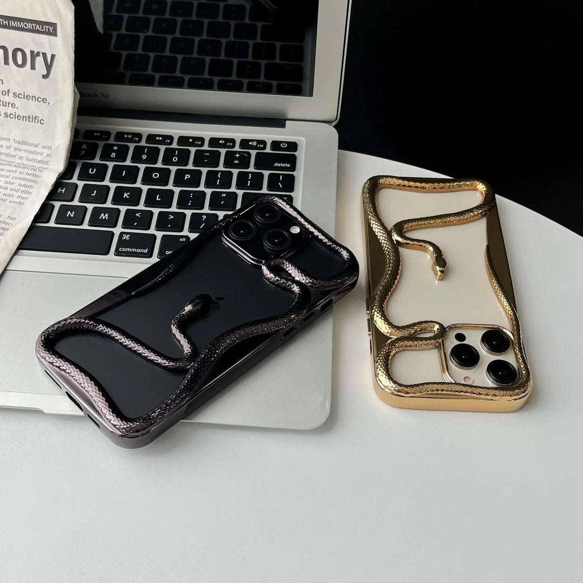 Serpentine Charm iPhone Hoes