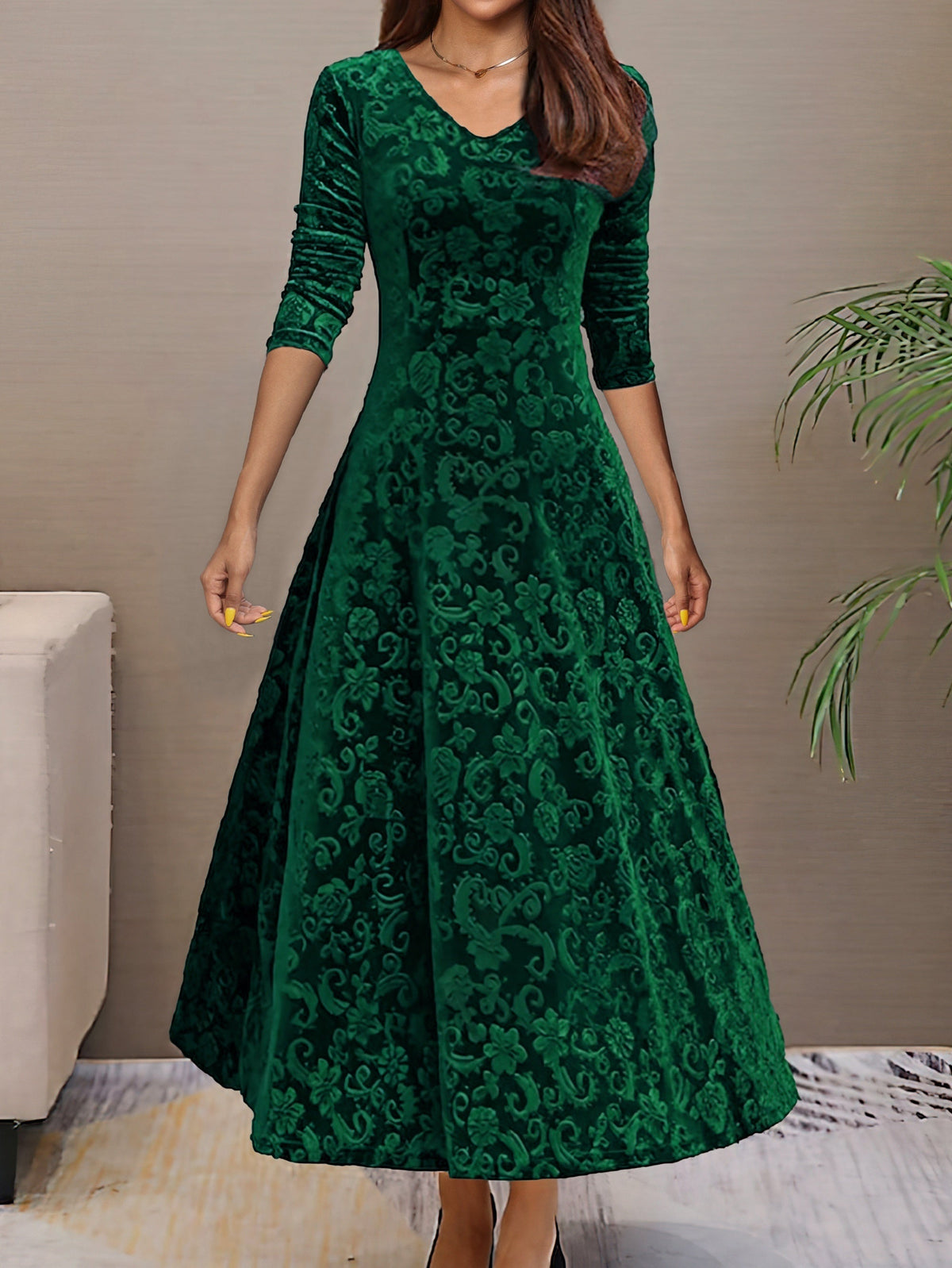 Delora | Elegante fluwelen feestjurk met V-hals