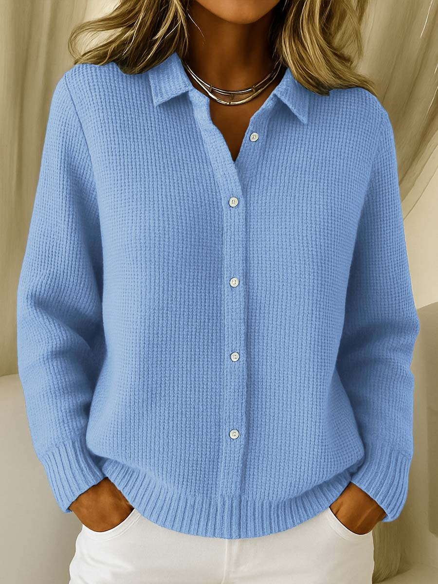 ANNA – GEZELLIGE KNIT TRUI MET KNOPENVOORZIJDE