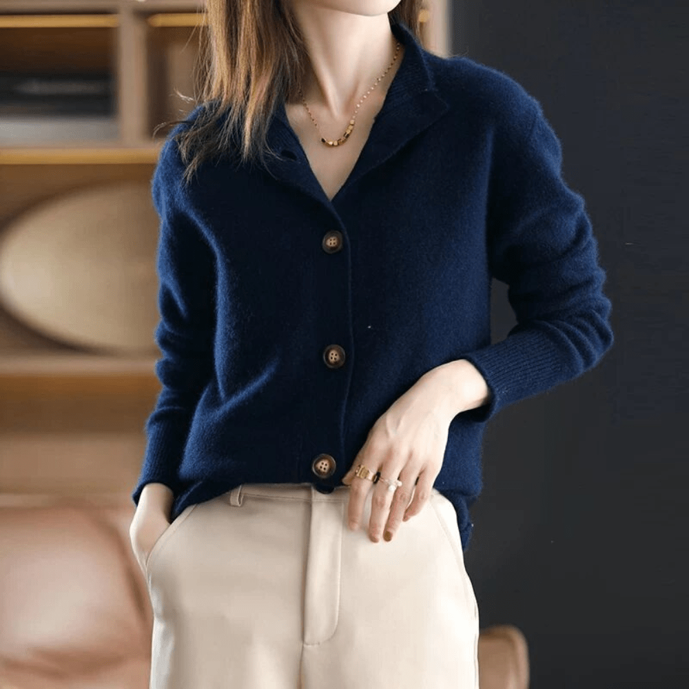 CLARA – COZY CHARM KNOPEN TRUI