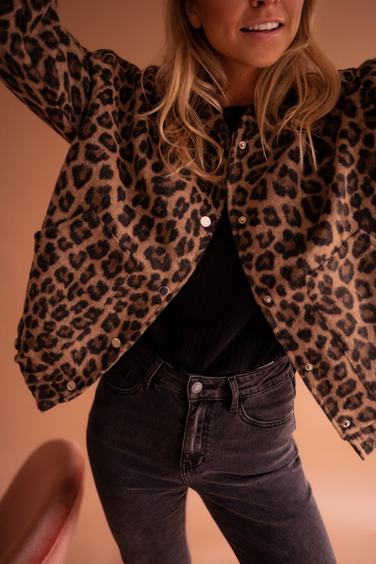 Dames Bruin Bomberjack met Luipaardprint en Comfortabele Pasvorm
